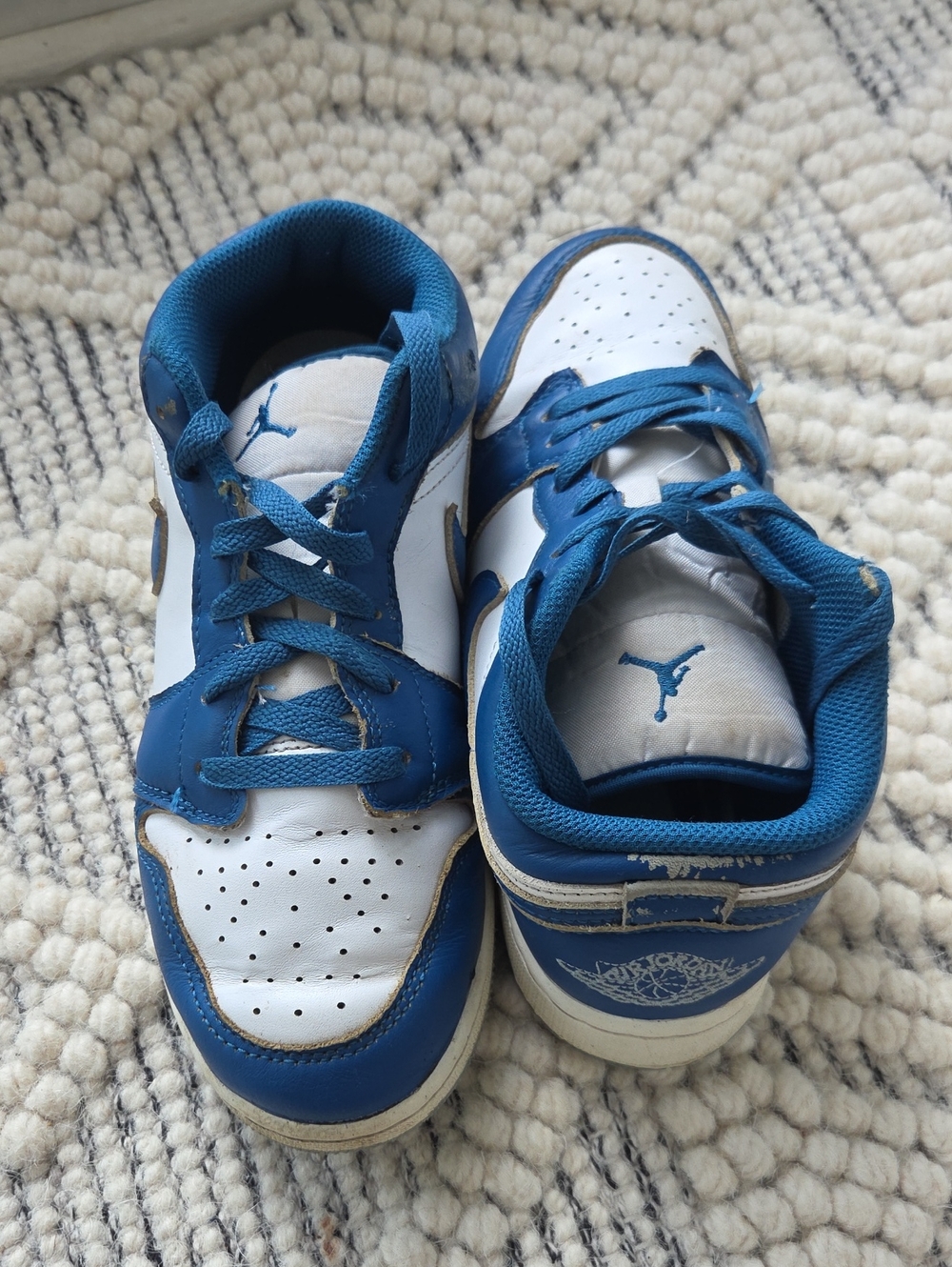 Jordan Low-Top Sneakers in White and Blue